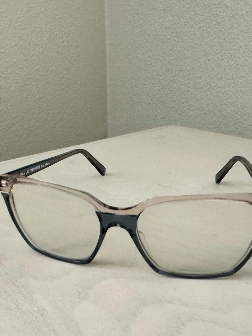 N/A stylish transparent